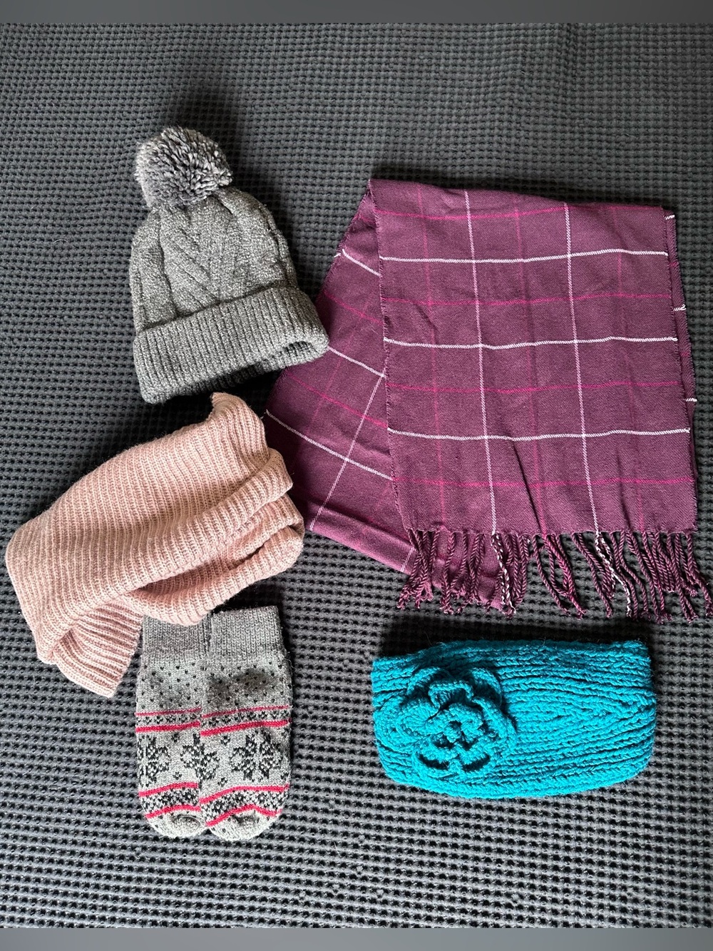 3 Listings for 15$! Women’s Winter Bundle